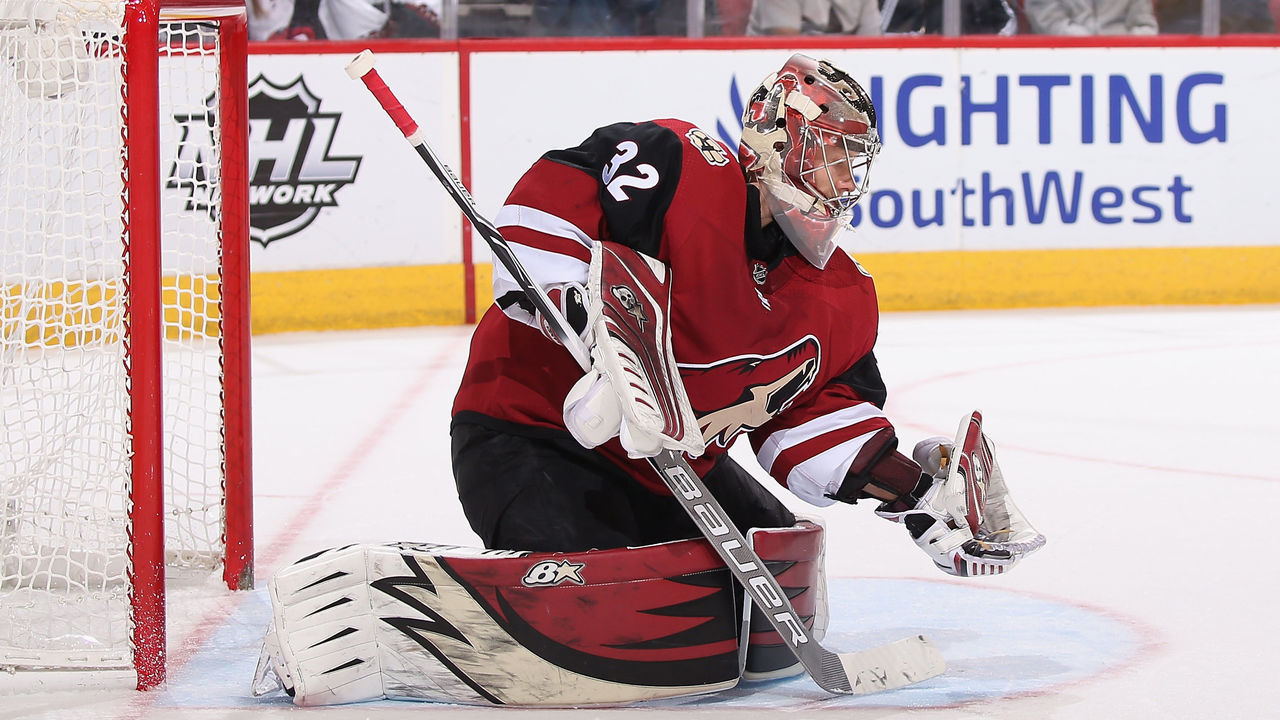 GLENDALE, AZ - JANUARY 16: Goaltender Antti Raanta #32 of the Arizona Coyotes mkaes a glove save on a shot from the San Jose Sharks in overtime of the NHL game at Gila River Arena on January 16, 2018 in Glendale, Arizona. The Sharks defeated the Coyotes 3-2 in an overtime shootout.