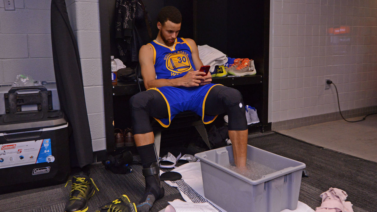 SAN ANTONIO, TX - MAY 20: Stephen Curry #30 of the Golden State Warriors ices up in the locker room after Game Three of the Western Conference Finals against the San Antonio Spurs during the 2017 NBA Playoffs on May 20, 2017 at the AT&T Center in San Antonio, Texas. Mandatory Copyright Notice: Copyright 2017 NBAE (Photos by Noah Graham/NBAE via Getty Images)