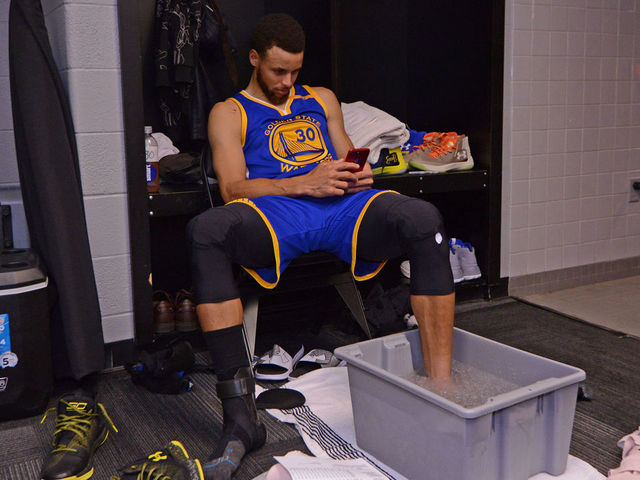 SAN ANTONIO, TX - MAY 20: Stephen Curry #30 of the Golden State Warriors ices up in the locker room after Game Three of the Western Conference Finals against the San Antonio Spurs during the 2017 NBA Playoffs on May 20, 2017 at the AT&T Center in San Antonio, Texas. Mandatory Copyright Notice: Copyright 2017 NBAE (Photos by Noah Graham/NBAE via Getty Images)