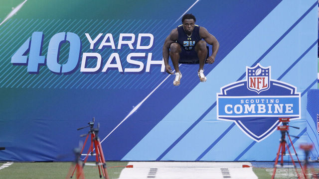INDIANAPOLIS, IN - MARCH 05: Outside linebacker Jabrill Peppers of Michigan prepares to run the 40-yard dash during day five of the NFL Combine at Lucas Oil Stadium on March 5, 2017 in Indianapolis, Indiana.