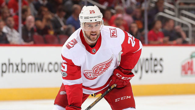 GLENDALE, AZ - OCTOBER 12: Mike Green #25 of the Detroit Red Wings during the second period of the NHL game against the Arizona Coyotes at Gila River Arena on October 12, 2017 in Glendale, Arizona.