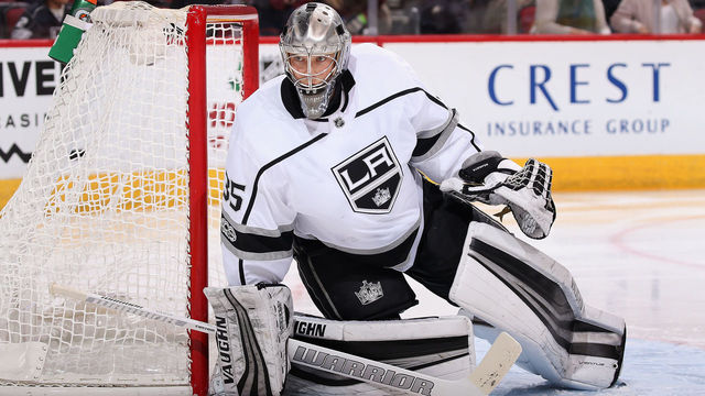 GLENDALE, AZ - NOVEMBER 24: Goaltender Darcy Kuemper #35 of the Los Angeles Kings in action during the NHL game against the Arizona Coyotes at Gila River Arena on November 24, 2017 in Glendale, Arizona. The Coyotes defeated the Kings 3-2 in overtime.