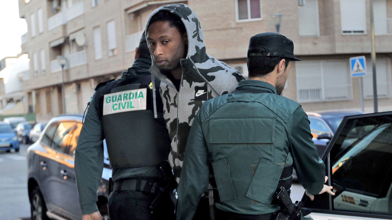 Villarreal's Portuguese defender Ruben Semedo arrives escorted by Spanish Guardia Civil guards at the couthouse in Lliria, on February 22, 2018. Semedo was arrested on February 20, 2018 on suspicion of holding somebody against their will and causing injury, a source close to the investigation told AFP. It is not the first time Portuguese under-21 international Semedo has been in trouble with police since signing for Villarreal from Sporting Lisbon prior to this season. He was arrested in November following an alleged altercation at a nightclub, for which he is awaiting trial. / AFP PHOTO / STRINGER