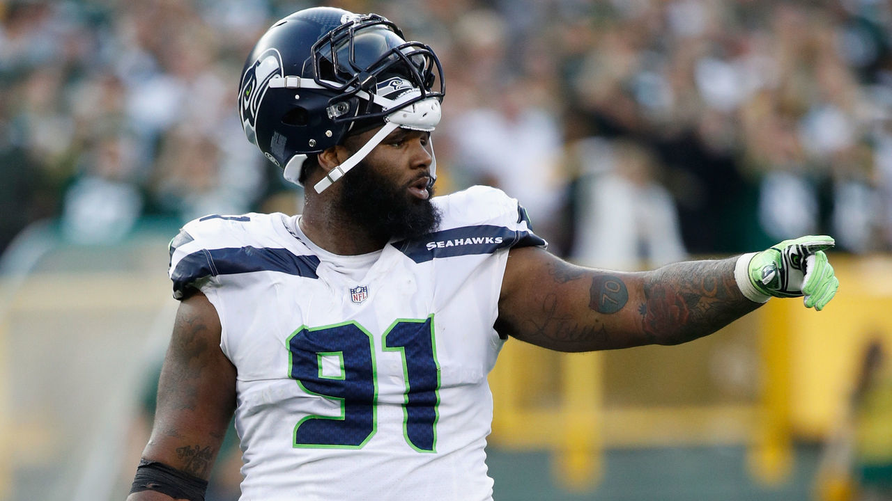 GREEN BAY, WI - SEPTEMBER 10: Sheldon Richardson #91 of the Seattle Seahawks gestures during the fourth quarter against the Green Bay Packers at Lambeau Field on September 10, 2017 in Green Bay, Wisconsin.