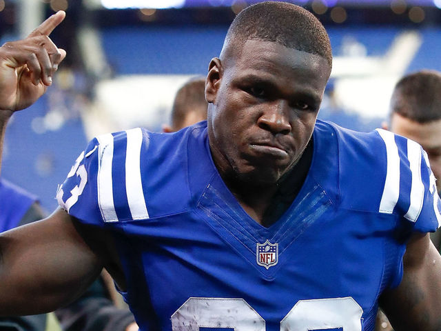 INDIANAPOLIS, IN - DECEMBER 31: Frank Gore #23 of the Indianapolis Colts gestures to the crowd as he leaves the field after defeating the Houston Texans at Lucas Oil Stadium on December 31, 2017 in Indianapolis, Indiana.