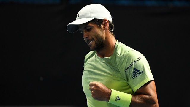 Spain's Fernando Verdasco reacts after a point against Germany's Maximilian Marterer during their men's singles second round match on day four of the Australian Open tennis tournament in Melbourne on January 18, 2018. / AFP PHOTO / WILLIAM WEST / -- IMAGE RESTRICTED TO EDITORIAL USE - STRICTLY NO COMMERCIAL USE --