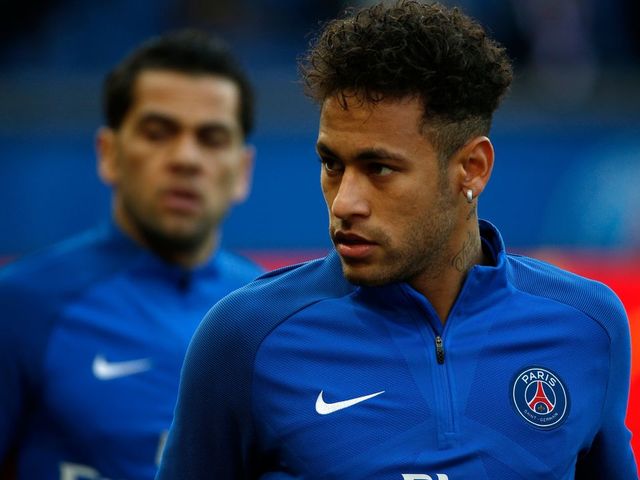 Paris Saint-Germain's Brazilian forward Neymar Jr arrives before the French Ligue 1 football match between Paris Saint-Germain (PSG) and Strasbourg at The Parc des Princes in Paris on February 17, 2018. / AFP PHOTO / GEOFFROY VAN DER HASSELT