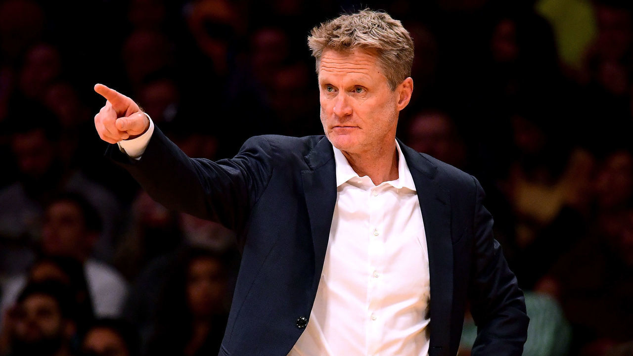 LOS ANGELES, CA - NOVEMBER 29: Steve Kerr of the Golden State Warriors directs his players during the first half against the Los Angeles Lakers at Staples Center on November 29, 2017 in Los Angeles, California.