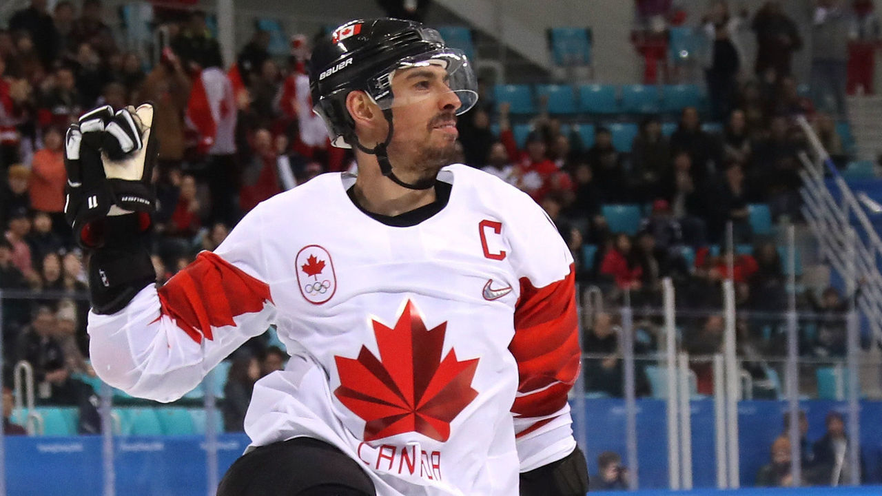 GANGNEUNG, SOUTH KOREA - FEBRUARY 24: Chris Kelly #11 of Canada celebrates after scoring in the third period against Czech Republic during the Men's Bronze Medal Game on day fifteen of the PyeongChang 2018 Winter Olympic Games at Gangneung Hockey Centre on February 24, 2018 in Gangneung, South Korea.