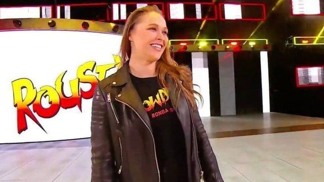 Rousey signs WWE contract at Elimination Chamber