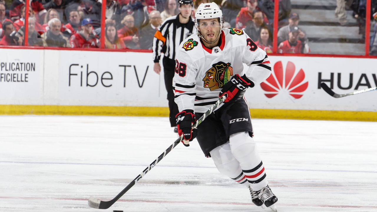 OTTAWA, ON - JANUARY 9: Ryan Hartman #38 of the Chicago Blackhawks skates with the puck against the Ottawa Senators at Canadian Tire Centre on January 9, 2018 in Ottawa, Ontario, Canada.