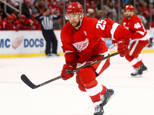 DETROIT, MI - JANUARY 16: Mike Green #25 of the Detroit Red Wings skates against the Montreal Canadiens at Joe Louis Arena on January 16, 2017 in Detroit, Michigan.