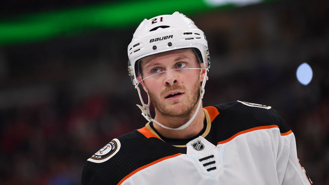 CHICAGO, IL - FEBRUARY 15: Anaheim Ducks center Chris Wagner (21) looks on during a game between the Chicago Blackhawks and the Anaheim Ducks on February 15, 2018, at the United Center in Chicago, IL.