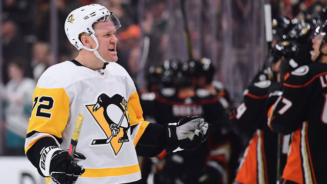 ANAHEIM, CA - JANUARY 17: Patric Hornqvist #72 of the Pittsburgh Penguins reacts to a short-handed goal from Chris Wagner #21 of the Anaheim Ducks to trail 1-3 during the second period at Honda Center on January 17, 2018 in Anaheim, California.