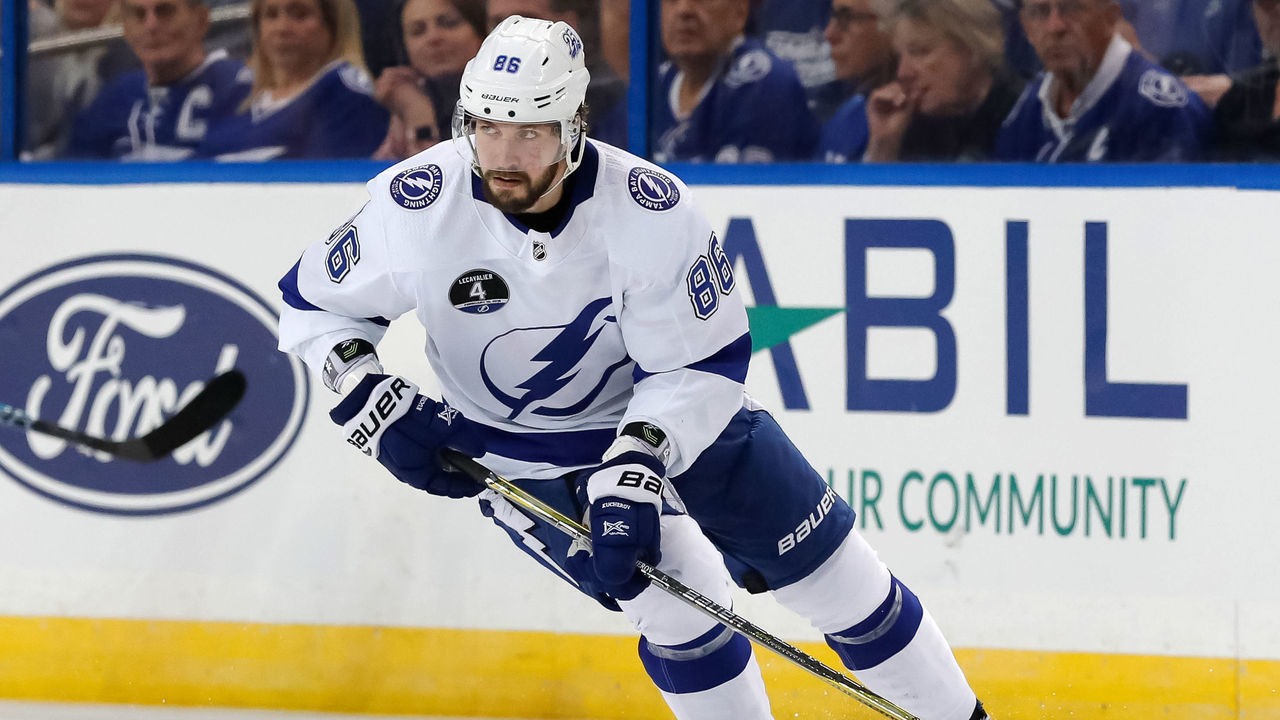 TAMPA, FL - FEBRUARY 10: Nikita Kucherov #86 of the Tampa Bay Lightning looks to pass against the Los Angeles Kings at the Amalie Arena on February 10, 2018 in Tampa, Florida.