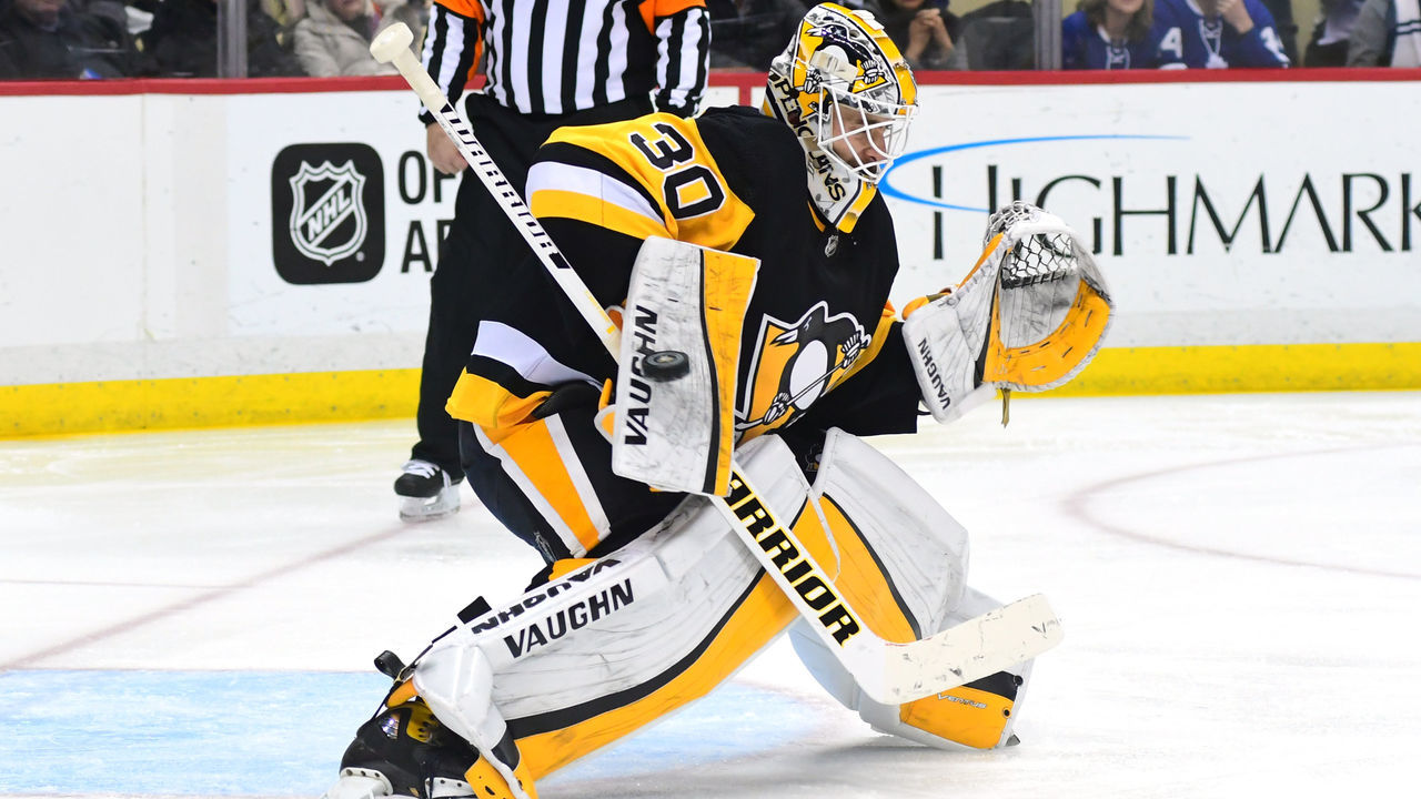 PITTSBURGH, PA - FEBRUARY 17: Matt Murray #30 of the Pittsburgh Penguins makes a save against the Toronto Maple Leafs at PPG PAINTS Arena on February 17, 2018 in Pittsburgh, Pennsylvania.