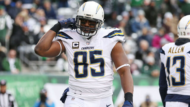 EAST RUTHERFORD, NJ - DECEMBER 24: Antonio Gates #85 of the Los Angeles Chargers celebrates after scoring a first half touchdown reception against the New York Jets in an NFL game at MetLife Stadium on December 24, 2017 in East Rutherford, New Jersey.