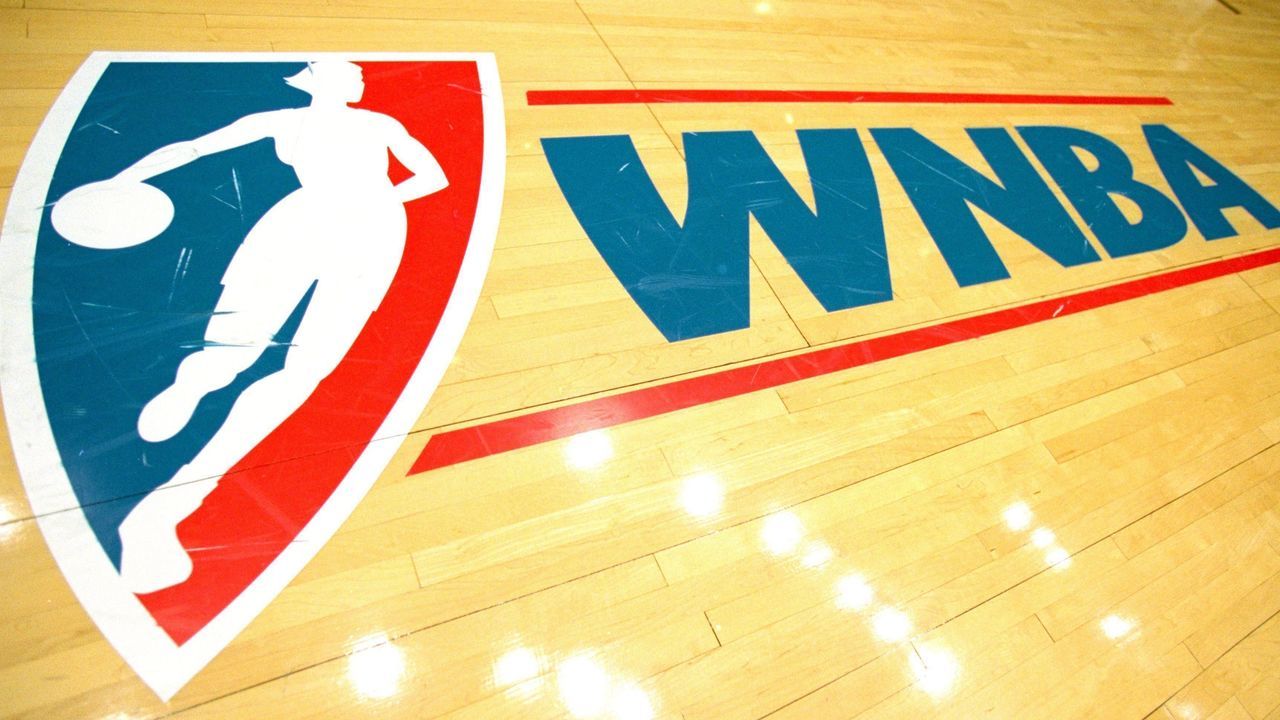 2 Jul 2000: A view of the court WNBA Logo taken before a game between the Los Angeles Sparks and the Detroit Shock at the Great Western Forum in Inglewood, California. The Sparks defeated the Shock 85-63. NOTE TO USER: It is expressly understood that the only rights Allsport are offering to license in this Photograph are one-time, non-exclusive editorial rights. No advertising or commercial uses of any kind may be made of Allsport photos. User acknowledges that it is aware that Allsport is an editorial sports agency and that NO RELEASES OF ANY TYPE ARE OBTAINED from the subjects contained in the photographs.Mandatory Credit: Danny Moloshok /Allsport
