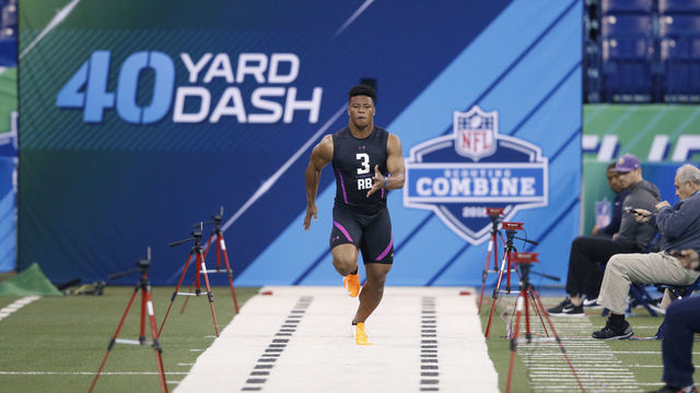 INDIANAPOLIS, IN - MARCH 02: Penn State running back Saquon Barkley runs the 40-yard dash during the 2018 NFL Combine at Lucas Oil Stadium on March 2, 2018 in Indianapolis, Indiana.