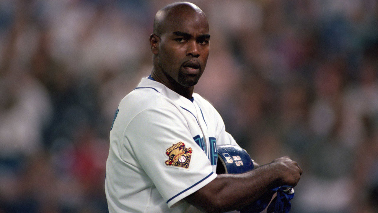 16 Aug 2001: First baseman Carlos Delgado #25 of the Toronto Blue Jays looks on against the Oakland Athletics during the MLB game at the Skydome in Toronto, Canada. The Athletics defeated the Blue Jays 8-4. Mandatory Credit: Rick Stewart/Allsport