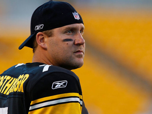PITTSBURGH - AUGUST 25: Ben Roethlisberger #7 of the Pittsburgh Steelers warms up prior to the preseason game against the Carolina Panthers on September 2, 2010 at Heinz Field in Pittsburgh, Pennsylvania.