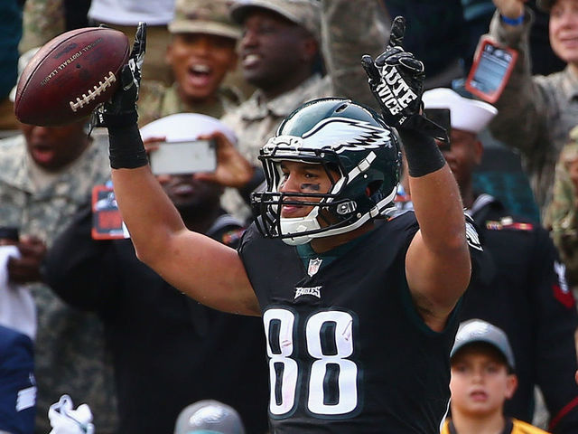 PHILADELPHIA, PA - NOVEMBER 05: Tight end Trey Burton #88 of the Philadelphia Eagles celebrates his touchdown against the Denver Broncos during the second quarter at Lincoln Financial Field on November 5, 2017 in Philadelphia, Pennsylvania.