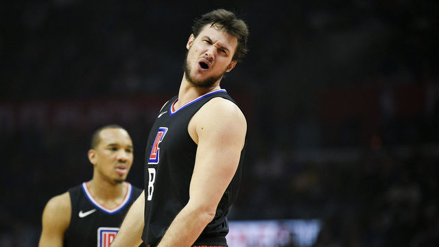 Clippers' Gallinari out at least 2 weeks with fractured right hand