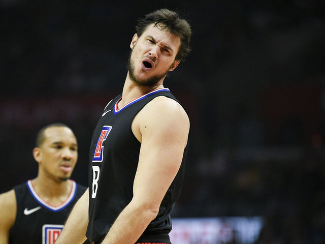 Clippers' Gallinari out at least 2 weeks with fractured right hand