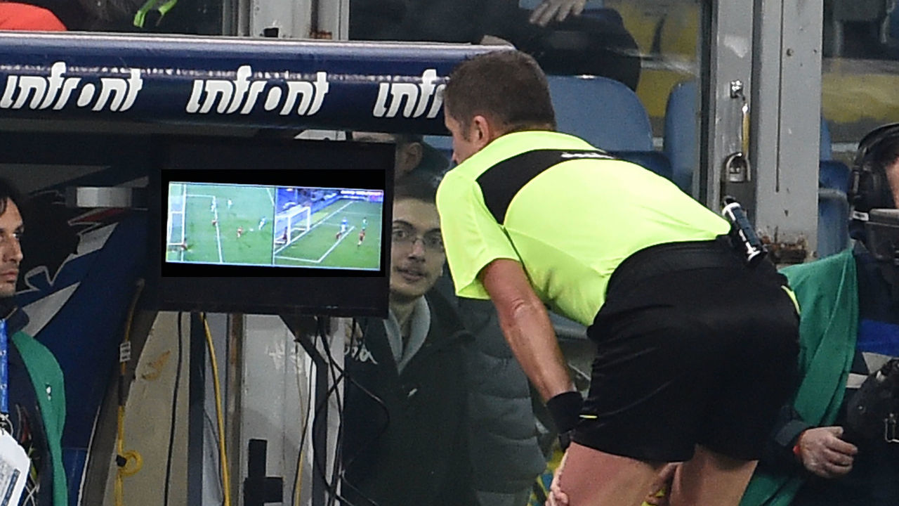 GENOA, GE - JANUARY 24: Referee Orsato after seeing the VAR assigns the penalty to Sampdoria during the Serie A match between UC Sampdoria and AS Roma on January 24, 2018 in Genoa, Italy.