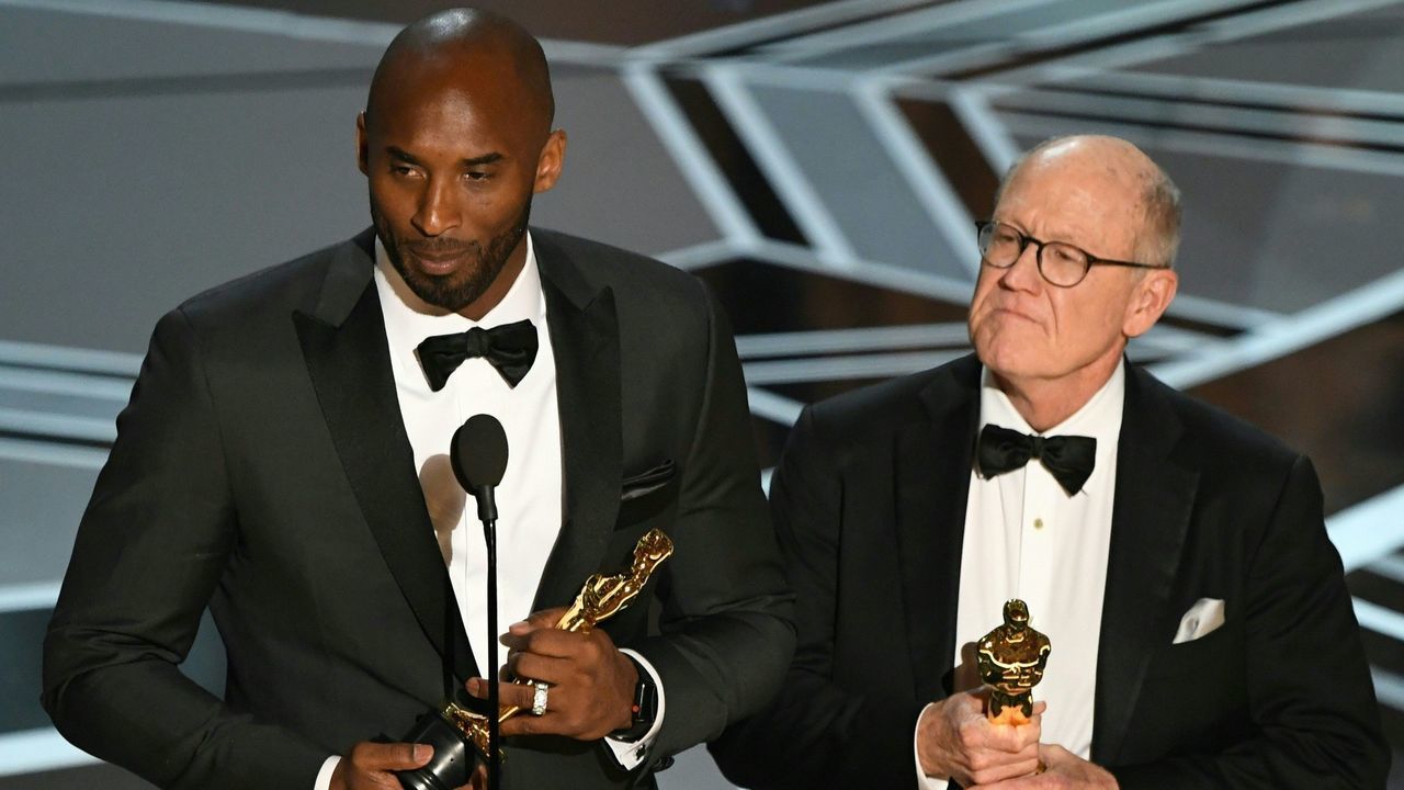 US basketball player Kobe Bryant (L) and US director Glen Keane stand on stage after they won the Best Animated Short Film for 'Dear Basketball' during the 90th Annual Academy Awards show on March 4, 2018 in Hollywood, California. / AFP PHOTO / Mark Ralston