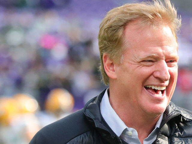 MINNEAPOLIS, MN - OCTOBER 15: NFL Commissioner Roger Goodell (L) and head coach Mike McCarthy of the Greenbay Packers talk during warmups on October 15, 2017 at US Bank Stadium in Minneapolis, Minnesota.