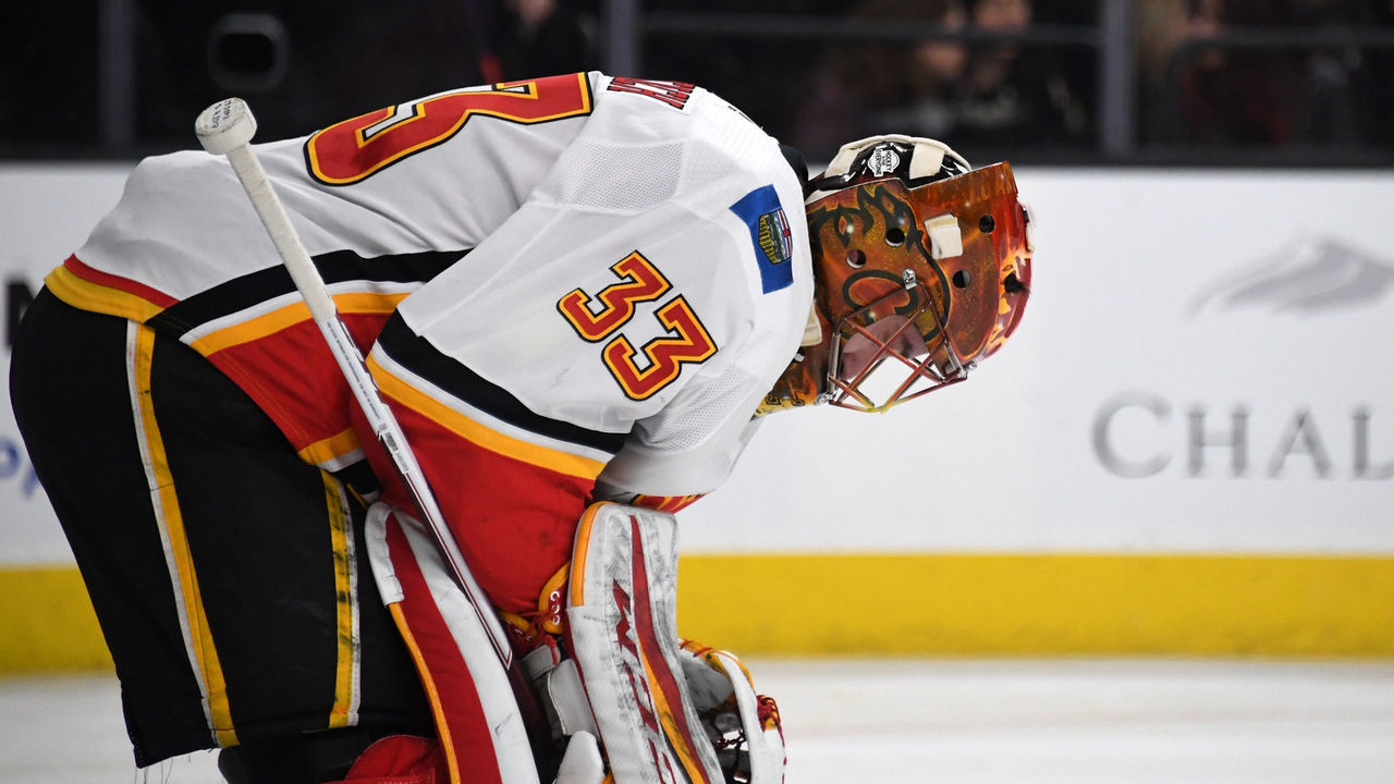 LAS VEGAS, NV - FEBRUARY 21: David Rittich #33 of the Calgary Flames takes a break during a stop in play in the second period of a game against the Vegas Golden Knights at T-Mobile Arena on February 21, 2018 in Las Vegas, Nevada. The Golden Knights won 7-3.