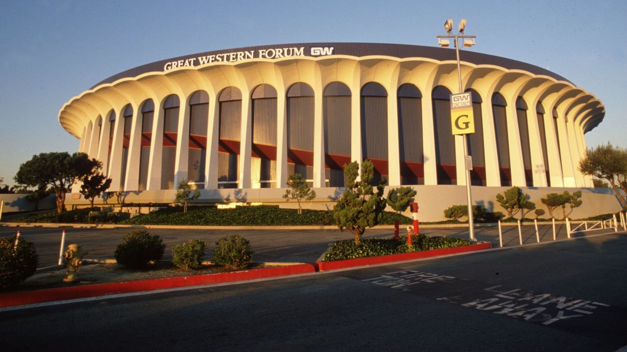 1989: A SHOT OF THE EXTERIOR OF THE GREAT WESTERN FORUM IN INGLEWOOD, CALIFORNIA. Mandatory Credit: Rick Stewart/ALLSPORT