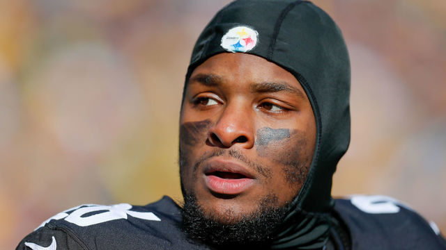 PITTSBURGH, PA - JANUARY 14: Le'Veon Bell #26 of the Pittsburgh Steelers looks on against the Jacksonville Jaguars during the first half of the AFC Divisional Playoff game at Heinz Field on January 14, 2018 in Pittsburgh, Pennsylvania.