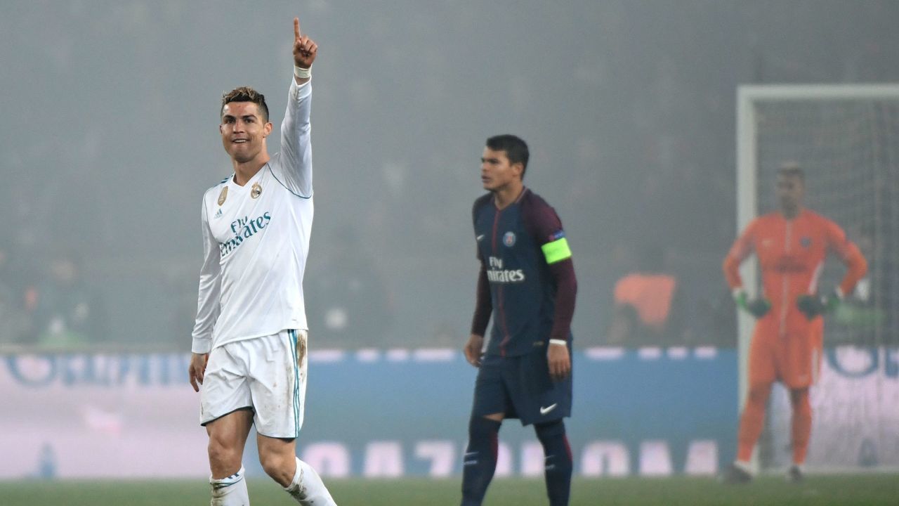Real Madrid's Portuguese forward Cristiano Ronaldo celebrates after scoring the opening goal during the UEFA Champions League round of 16 second leg football match between Paris Saint-Germain (PSG) and Real Madrid on March 6, 2018, at the Parc des Princes stadium in Paris. / AFP PHOTO / CHRISTOPHE SIMON