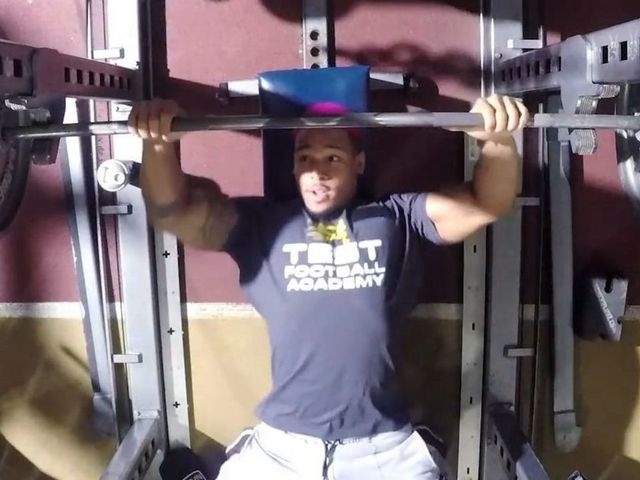 Odell Beckham's ripped cousin takes on pro bodybuilder in bench press contest