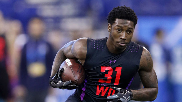INDIANAPOLIS, IN - MARCH 03: Alabama wide receiver Calvin Ridley in action during the NFL Combine at Lucas Oil Stadium on March 3, 2018 in Indianapolis, Indiana.