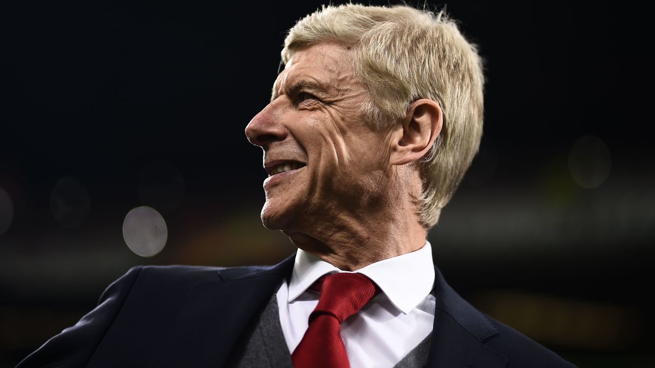 Arsenal's coach Arsene Wenger from France looks on during the UEFA Europa League round of 16 first-leg football match AC Milan Vs Arsenal at the 'San Siro Stadium' in Milan on March 8, 2018. / AFP PHOTO / MARCO BERTORELLO