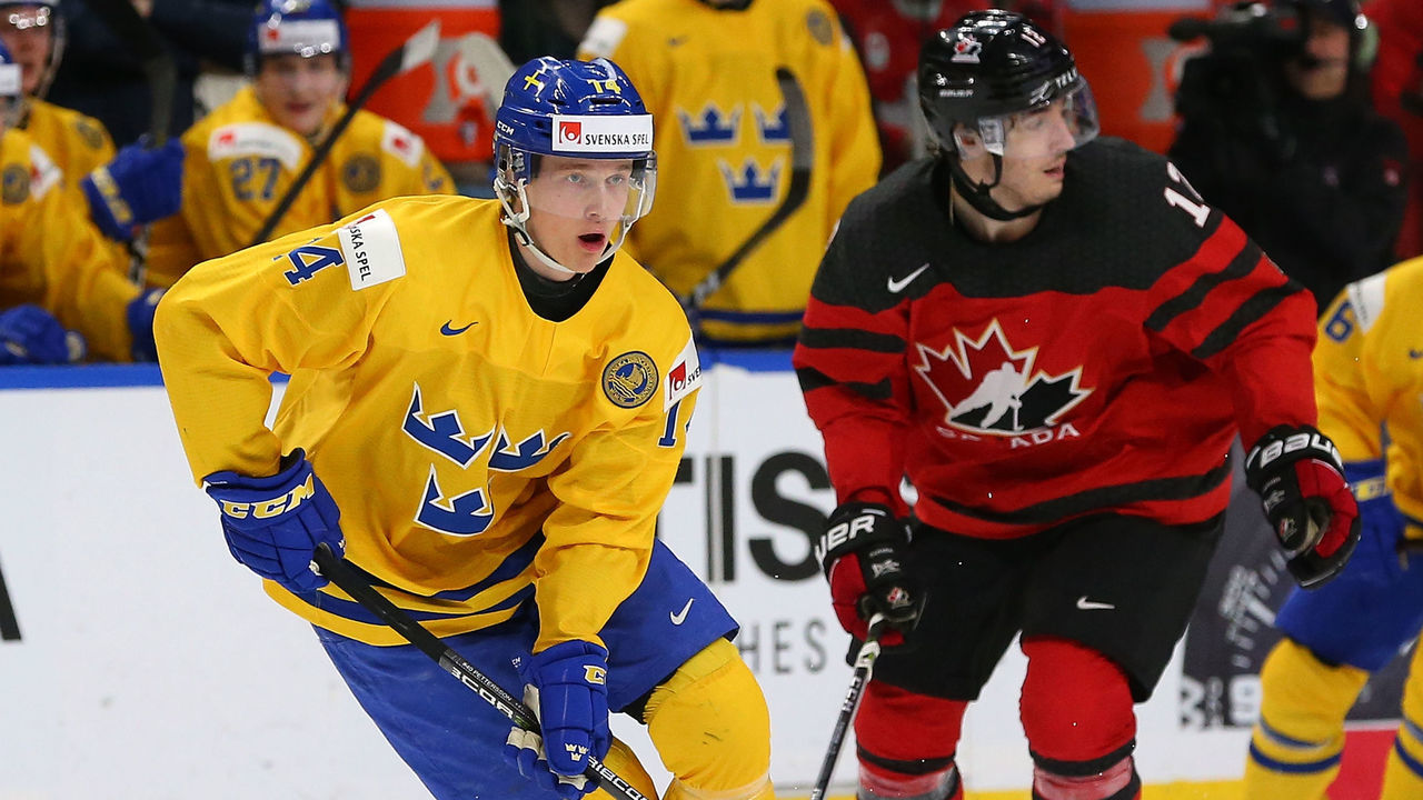 BUFFALO, NY - JANUARY 5: Elias Pettersson #14 of Sweden in play against Canada during the Gold medal game of the IIHF World Junior Championship at KeyBank Center on January 5, 2018 in Buffalo, New York. Canada beat Sweden 3-1.