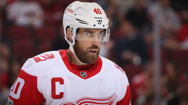 GLENDALE, AZ - OCTOBER 12: Henrik Zetterberg #40 of the Detroit Red Wings during the second period of the NHL game against the Arizona Coyotes at Gila River Arena on October 12, 2017 in Glendale, Arizona. The Red Wings defeated the Coyotes 4-2.