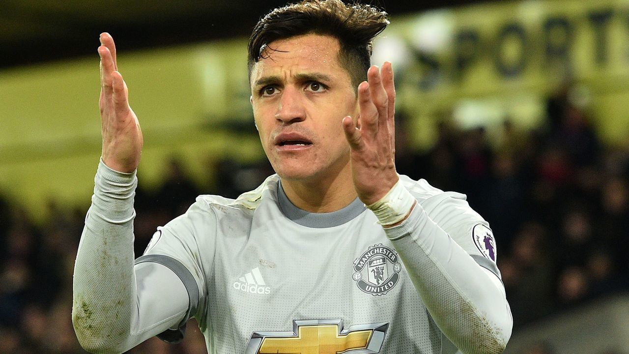 Manchester United's Chilean striker Alexis Sanchez gestures to the linesma after a challange from Crystal Palace's English defender James Tomkins (unseen) during the English Premier League football match between Crystal Palace and Manchester United at Selhurst Park in south London on March 5, 2018. / AFP PHOTO / Glyn KIRK /