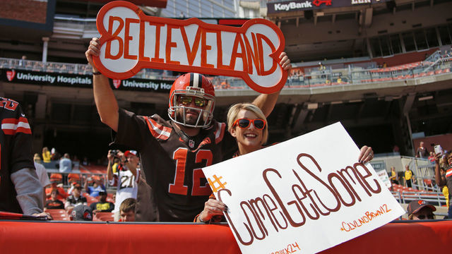 CLEVELAND, OH - SEPTEMBER 10: Cleveland Browns fans cheer against the Pittsburgh Steelers at FirstEnergy Stadium on September 10, 2017 in Cleveland, Ohio.