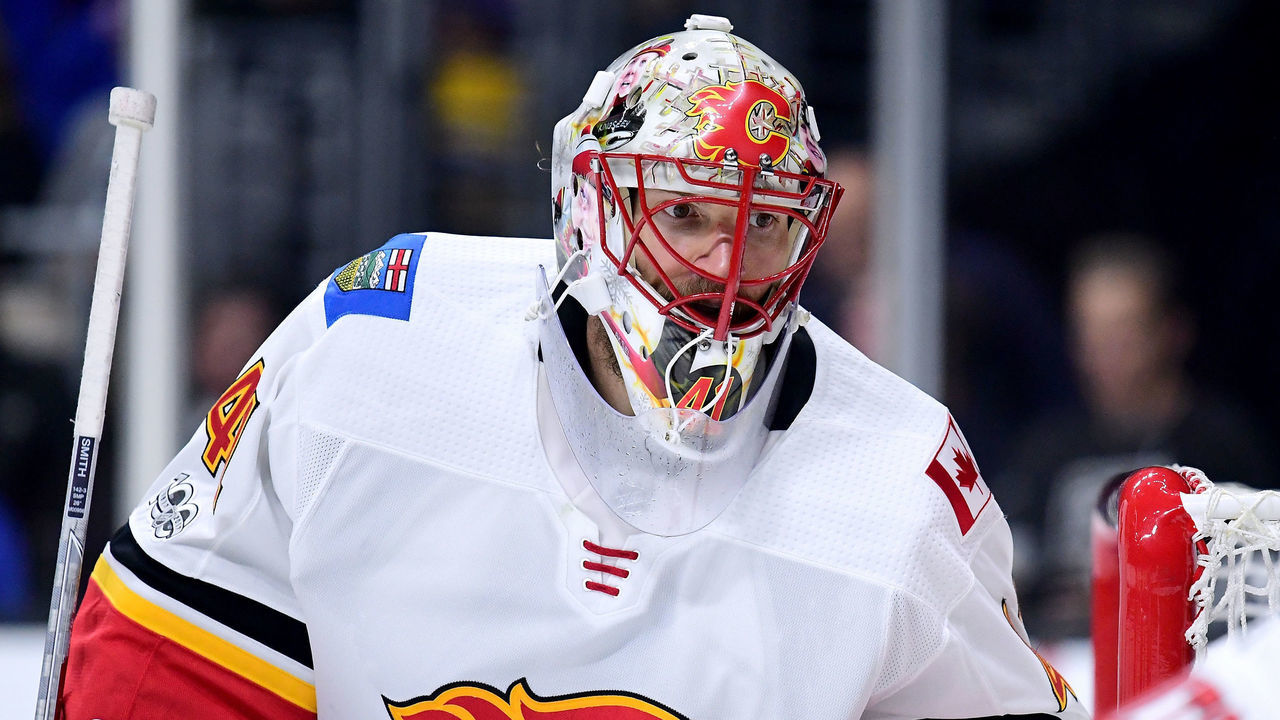 LOS ANGELES, CA - OCTOBER 11: Mike Smith #41 of the Calgary Flames in goal against the Los Angeles Kings at Staples Center on October 11, 2017 in Los Angeles, California.
