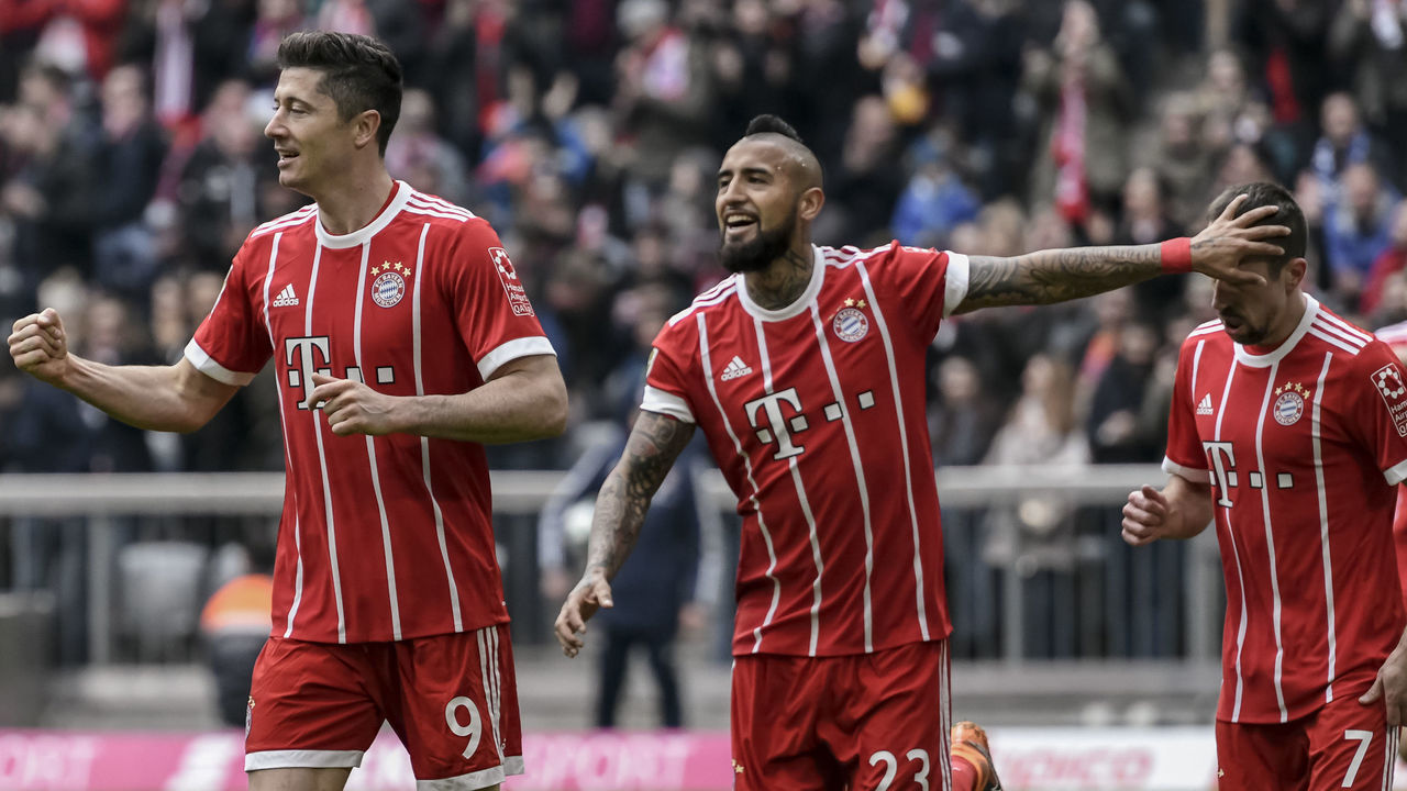 Bayern Munich's Polish striker Robert Lewandowski celebrates scoring during the German first division Bundesliga football match Bayern Munich vs Hamburger SV in Munich on March 10, 2018. / AFP PHOTO / Guenter SCHIFFMANN / RESTRICTIONS: DURING MATCH TIME: DFL RULES TO LIMIT THE ONLINE USAGE TO 15 PICTURES PER MATCH AND FORBID IMAGE SEQUENCES TO SIMULATE VIDEO. == RESTRICTED TO EDITORIAL USE == FOR FURTHER QUERIES PLEASE CONTACT DFL DIRECTLY AT + 49 69 650050