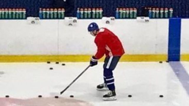 Matthews gets in 1st full practice since injury, still wearing no-contact jersey