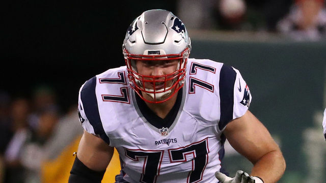 EAST RUTHERFORD, NJ - NOVEMBER 27: Nate Solder #77 of the New England Patriots in action against Lorenzo Mauldin #55 of the New York Jets during their game at MetLife Stadium on November 27, 2016 in East Rutherford, New Jersey.