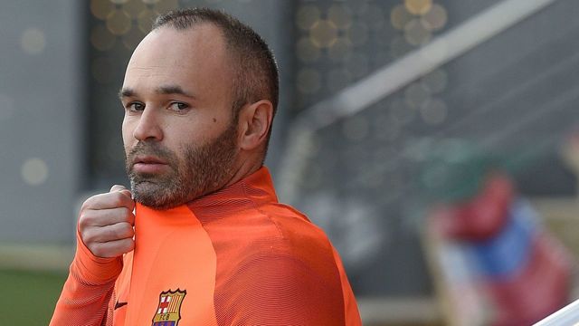 Barcelona's midfielder Andres Iniesta arrives for a training session at the Joan Gamper Sports Center in Sant Joan Despi, near Barcelona on March 13, 2018 on the eve of the UEFA Champions League round of 16 second leg football match between Barcelona and Chelsea. / AFP PHOTO / LLUIS GENE
