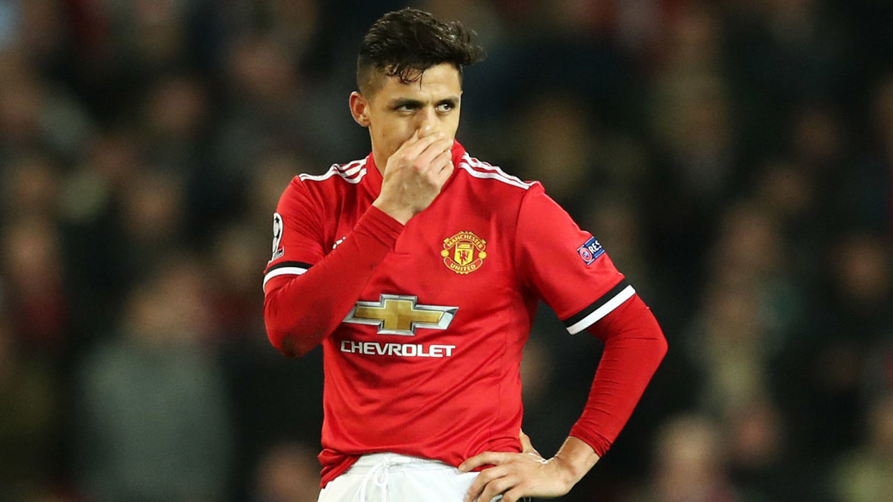 MANCHESTER, ENGLAND - MARCH 13: Alexis Sanchez of Manchester United looks despondent during the UEFA Champions League Round of 16 Second Leg match between Manchester United and Sevilla FC at Old Trafford on March 13, 2018 in Manchester, United Kingdom.