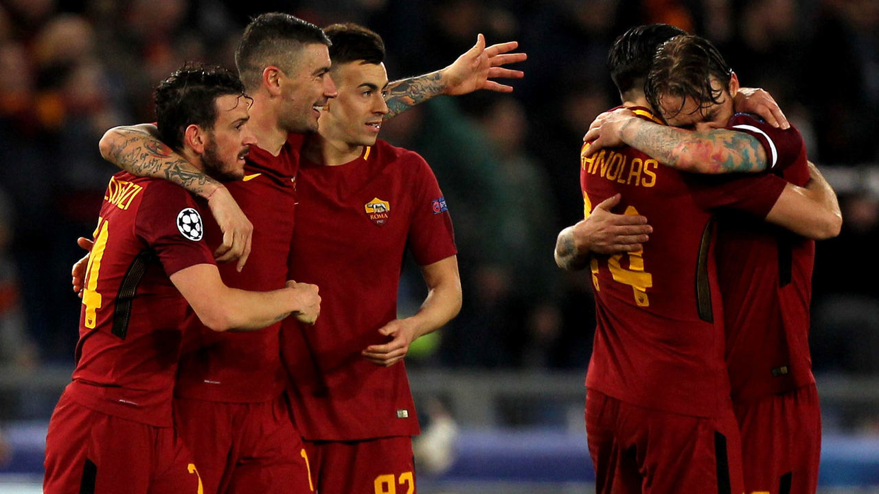ROME, ITALY - MARCH 13: AS Roma players celebrate the victory after the UEFA Champions League Round of 16 Second Leg match between AS Roma and Shakhtar Donetsk at Stadio Olimpico on March 13, 2018 in Rome, Italy.