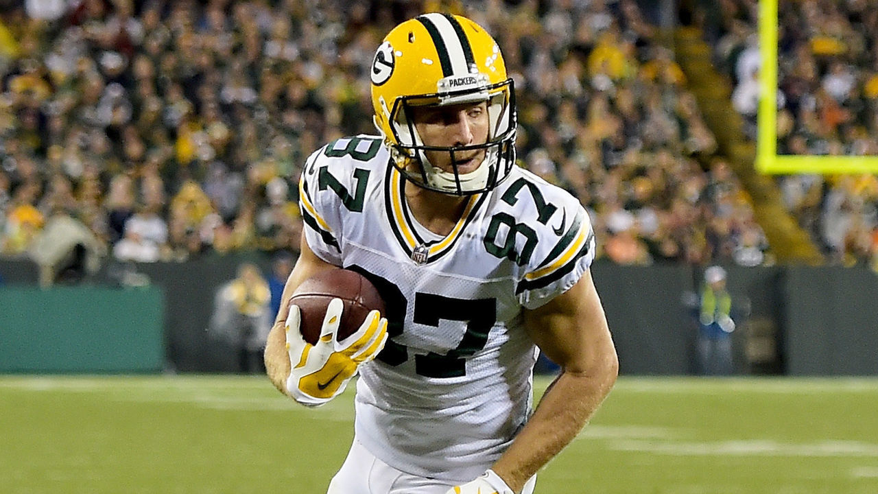 GREEN BAY, WI - SEPTEMBER 28: Jordy Nelson #87 of the Green Bay Packers runs with the ball in the third quarter against the Chicago Bears at Lambeau Field on September 28, 2017 in Green Bay, Wisconsin.
